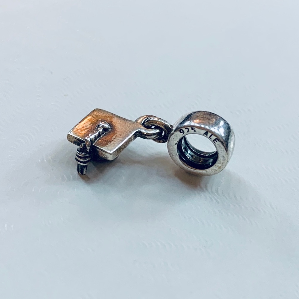 PANDORA Graduation Cap Dangle Charm - Picture 4 of 4